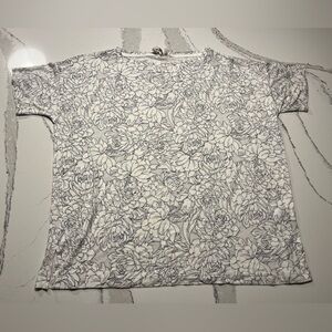 Banana Republic super soft white/gray floral Tshirt women’s medium